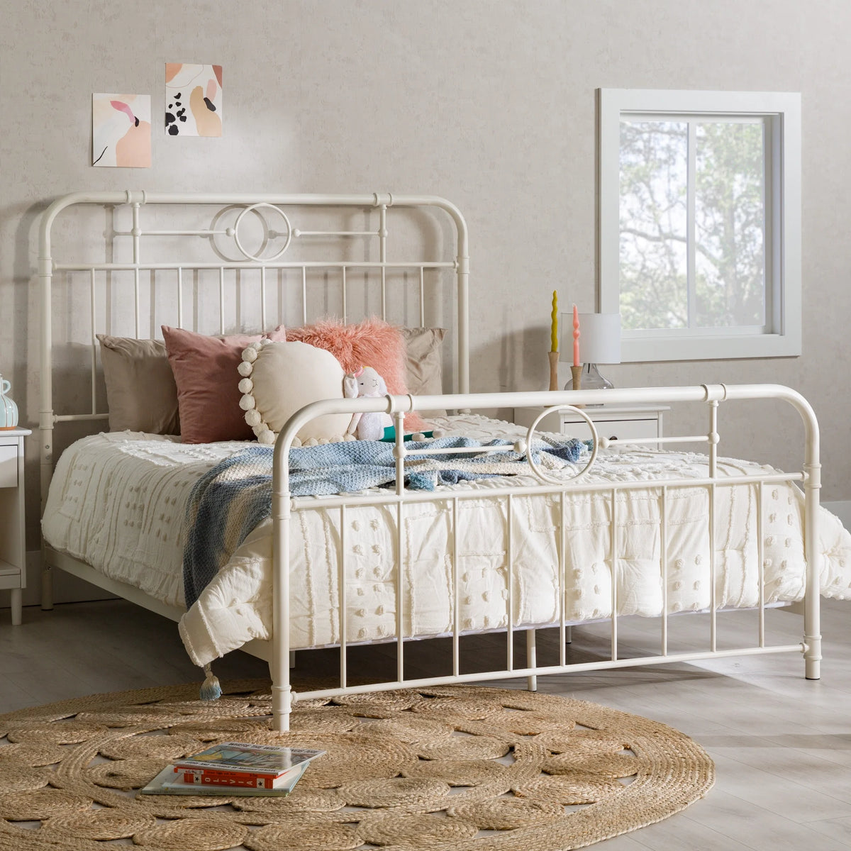 Queen Size Metal Bed I2604