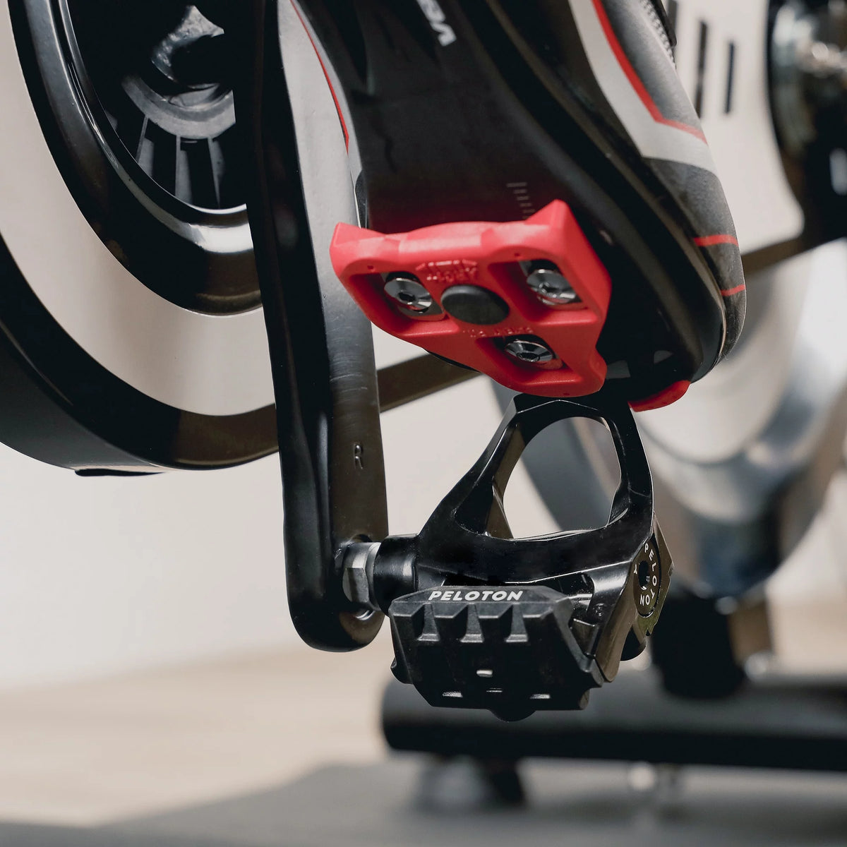 Road Bike Cycling Shoes & Pedals Cleats Q4432