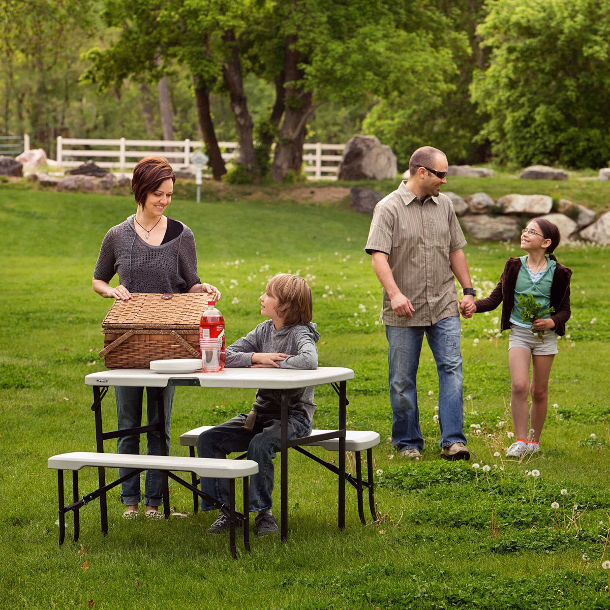 Folding Picnic Table with Benches E519