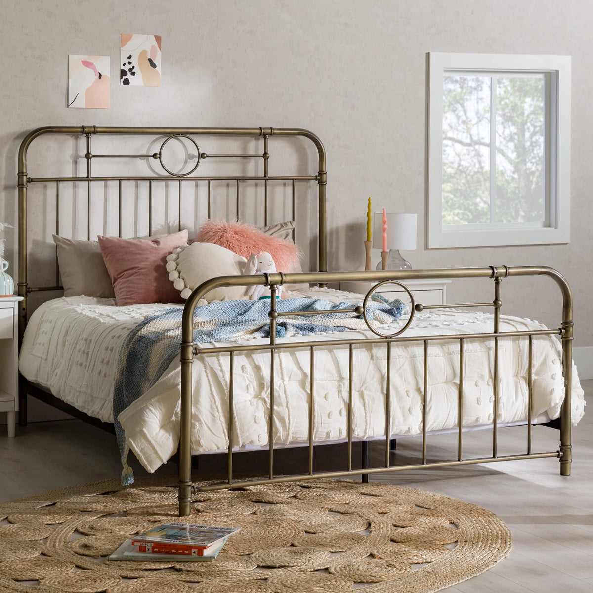 Queen Size Metal Bed I2604