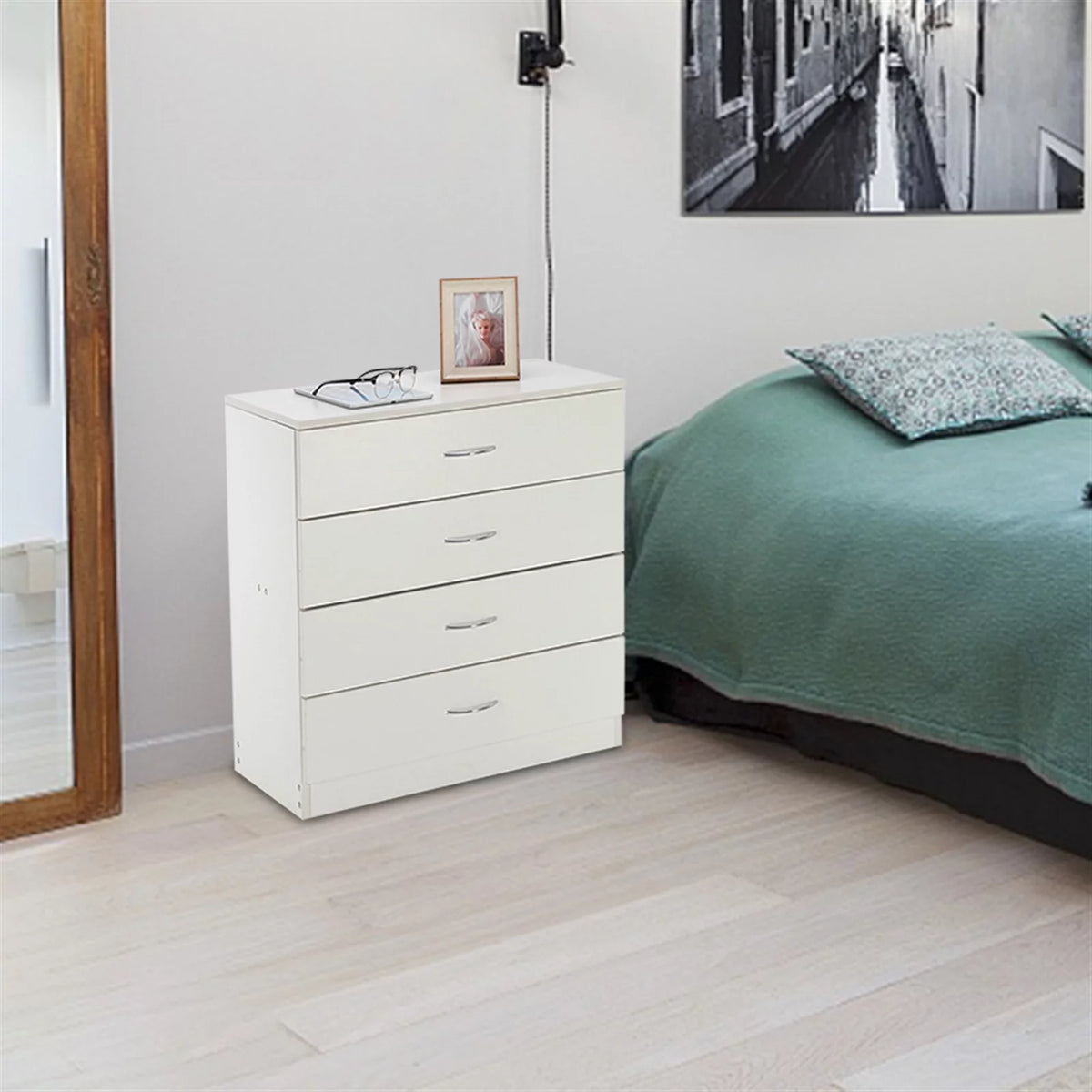 White 4 Drawer Dresser Chest C565579